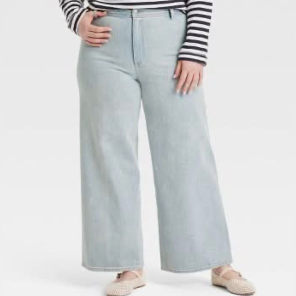 Universal Thread Women's High Rise Jeans - Light Blue